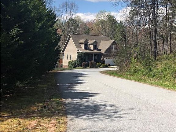 4th image of 104 Eastwood Village Ct