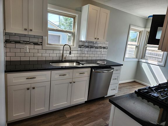 3rd image of 1021 W Farnum Ave
