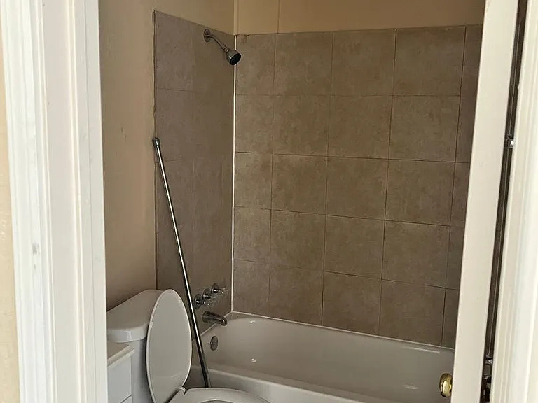 740 E Irby St — Photo 2