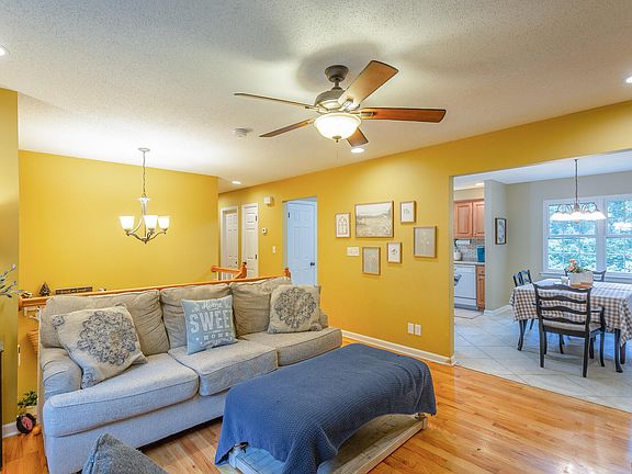 4th image of 304 Stonewood Dr