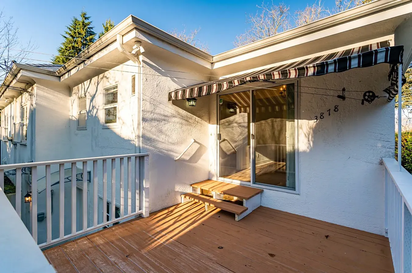 Point Grey House — Photo 1