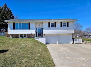 1303 Lodgeview Dr, Norfolk, NE 68701