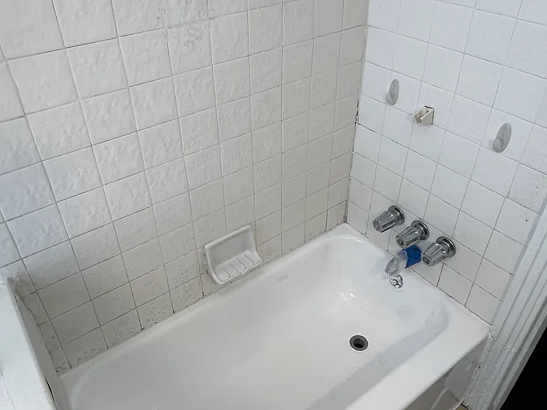 Bathtub/shower