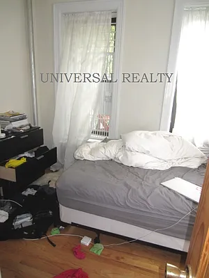 Rented by Universal Realty Group | media 10
