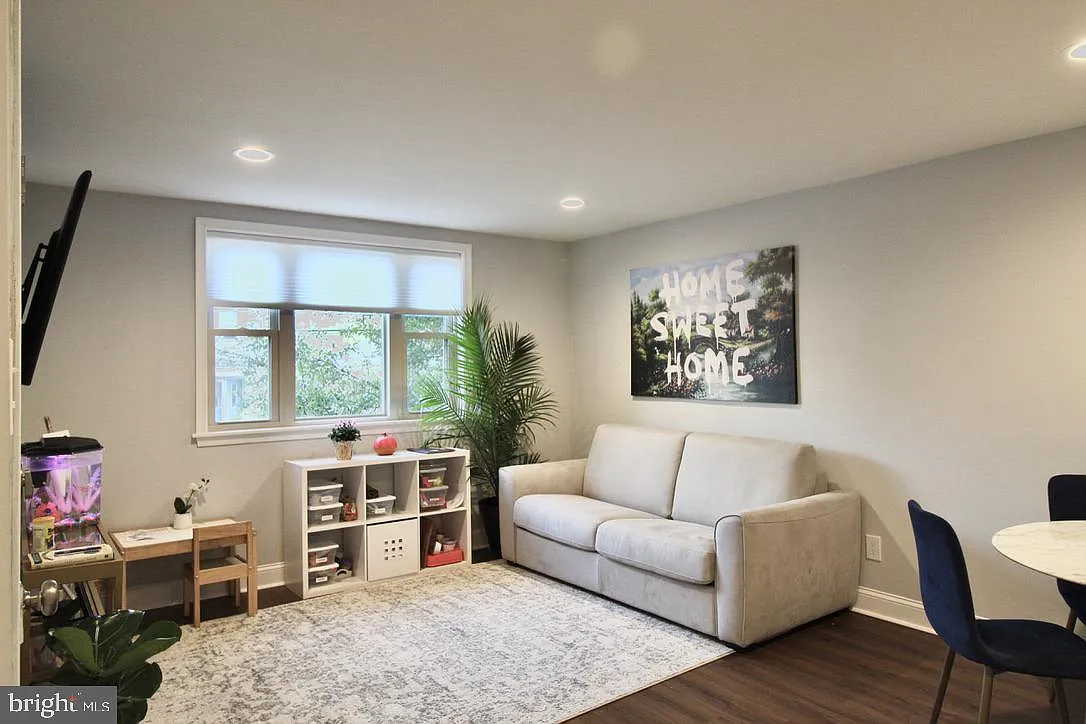 2 bed, 1.0 bath, 1640 sqft, $1,500 — Photo 3