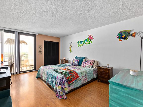 4th image of 1-3A5 Oceans West Blvd #3A5