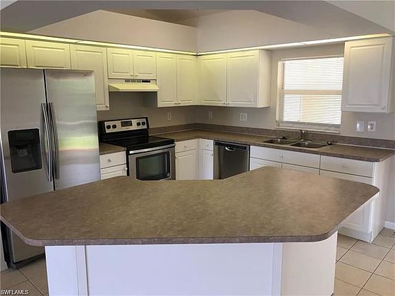 5th image of 1104 NE 36th St