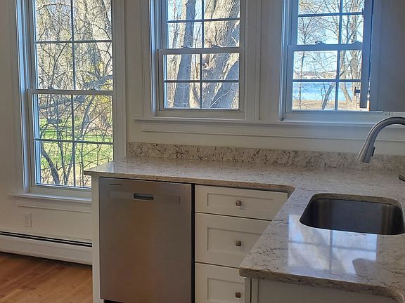 3rd image of 127 Bartlett St #127