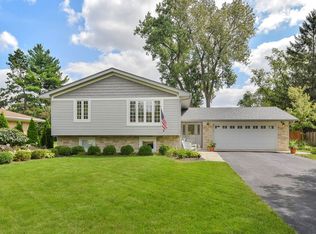 3S101 Sequoia Dr, Glen Ellyn, IL 60137