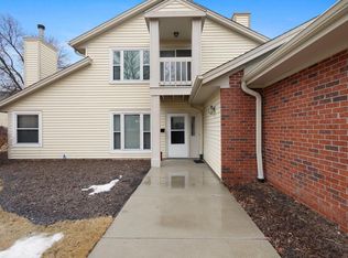 3529 W Old Oaks Dr, Milwaukee, WI 53221