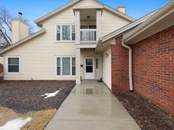 3529 West Old Oaks DRIVE, Greenfield, WI 53221