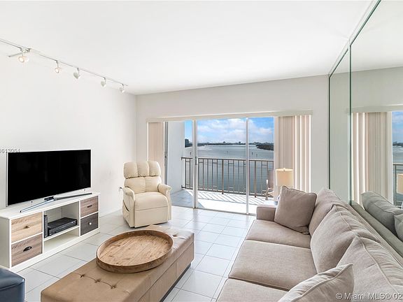 2nd image of 300 Bayview Dr APT 812