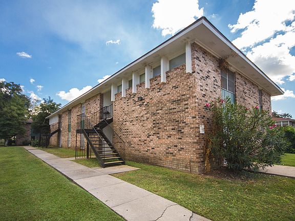 3rd image of 501 Darby Ln APT 110