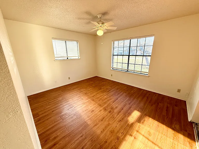508 Algerita Dr #B — Photo 10