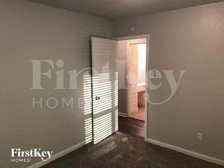 732 NW Ann Lois Ln — Photo 10