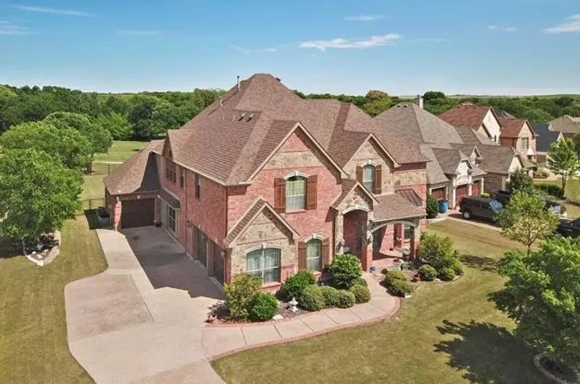 5 bed, 4358 sqft, $5,500 — Photo 1