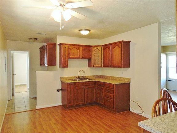 4th image of 36 W Bonomo Dr