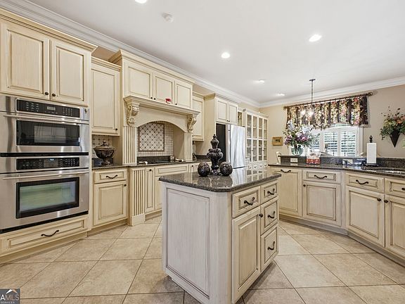4th image of 7104 Portobello Rd NW