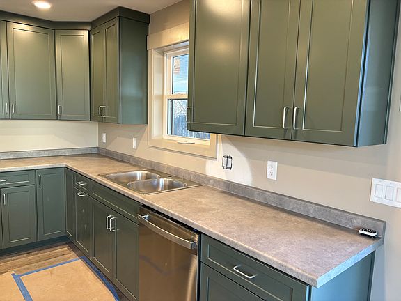 Great Open Kitchen with Beautiful Vinyl Flooring Throughout