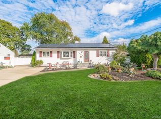 1019 Carll Dr, Bay Shore, NY 11706