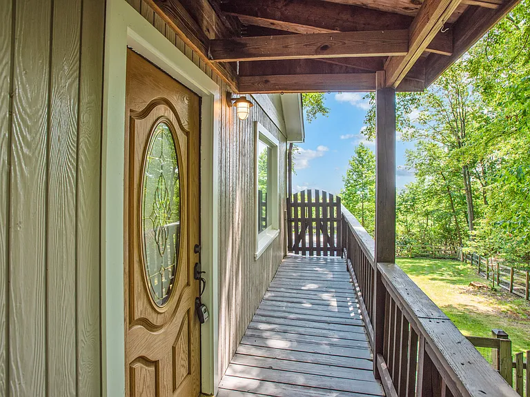 1619 Summit Dr — Photo 3