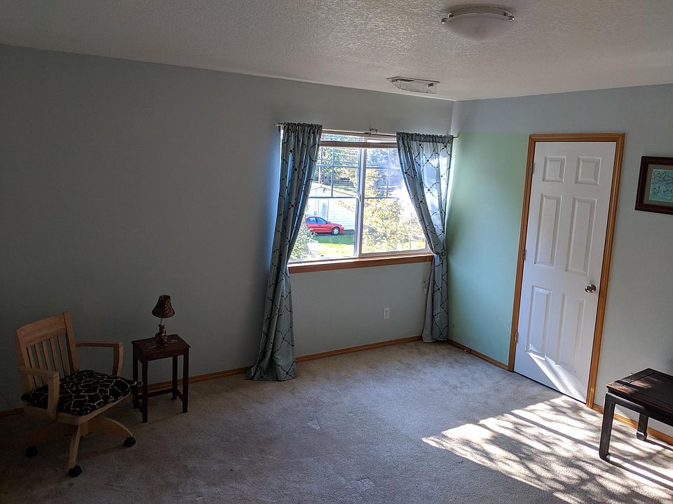 I called this room, the blue room. Quiet and serene, it is an additional third bedroom. Large and cozy. Big closet and very private.
