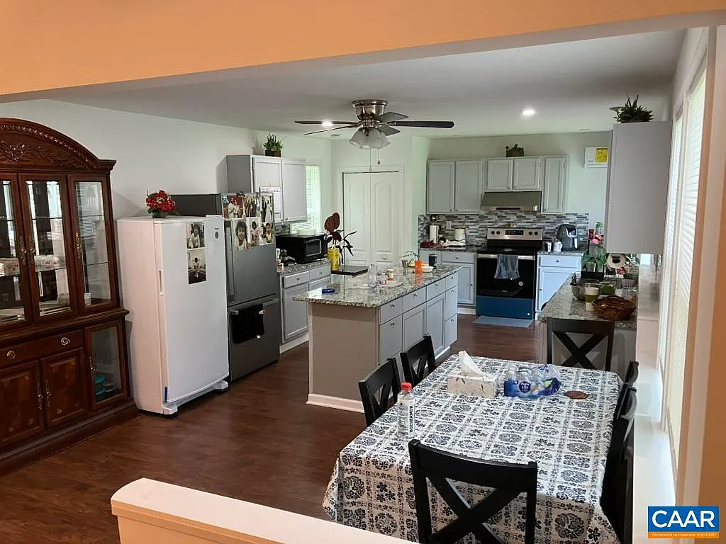 3 bed, 2.0 bath, 1635 sqft, $2,350 — Photo 1
