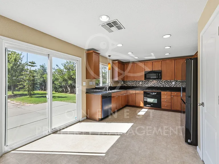 2708 Woodfield Way — Photo 12