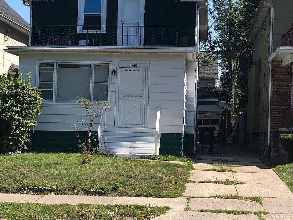Front of house and driveway