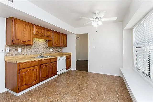 28 Brewster Ct — Photo 49