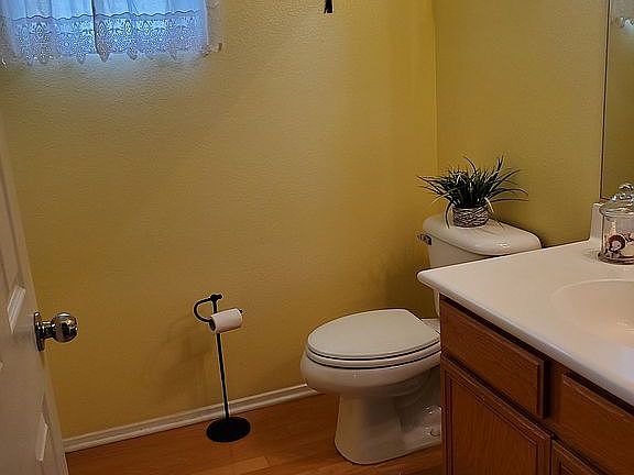 1/2 bath downstairs