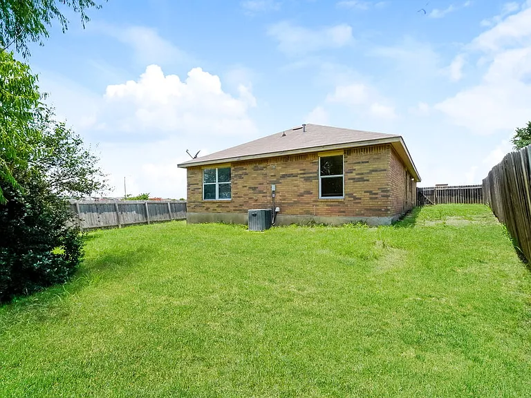 8007 Heights Valley — Photo 14