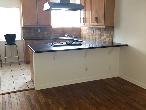2nd image of 3001 Bagley Ave #30011/2