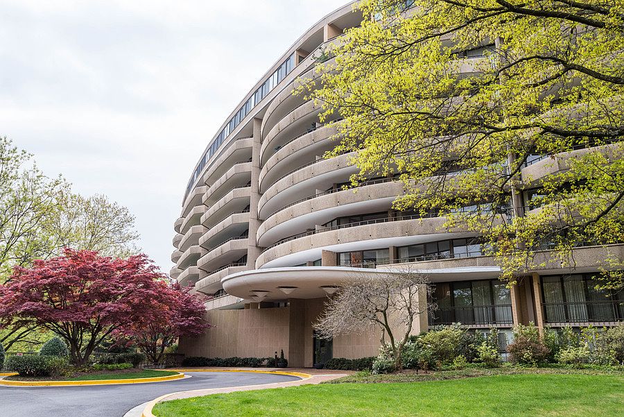 LUXURY CONDO LIVING AT THE FOXHALL