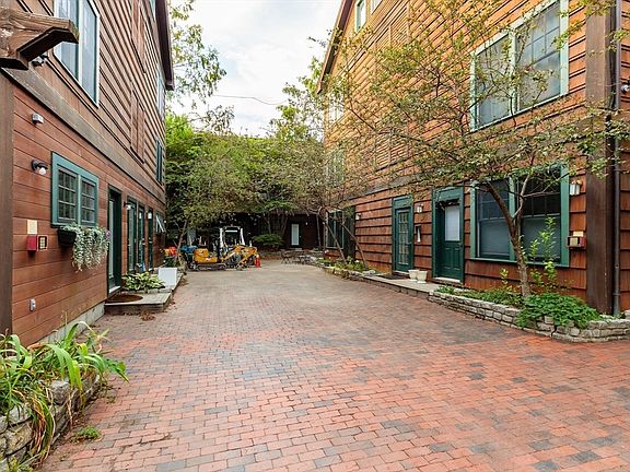 2nd image of 421 Norfolk St #2C
