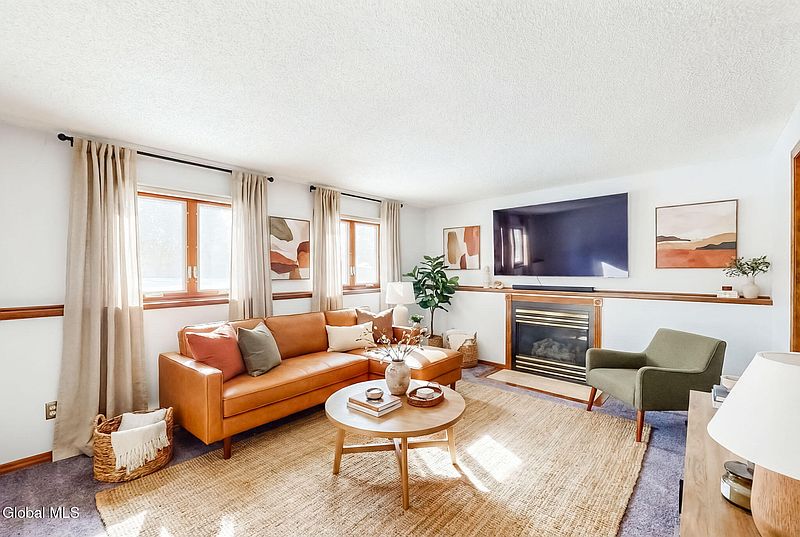 3rd image of 123 Southbury Road