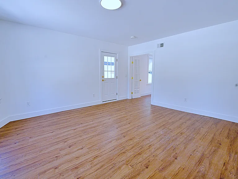16 Clarke St — Photo 14