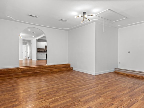 3rd image of 3611 Bonzer St