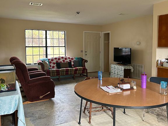 4th image of 18564 136th St