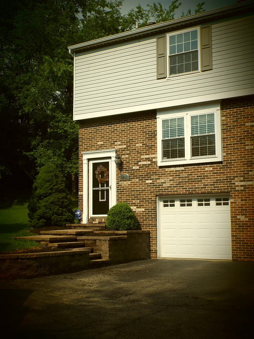 5081 Empire Dr photo 1