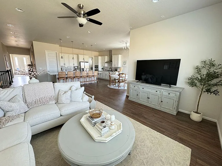 Living Room looking to Kitchen