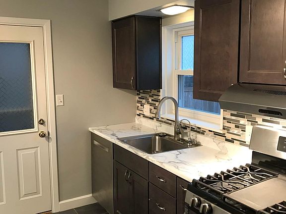 5th image of 631 S Stone Ave