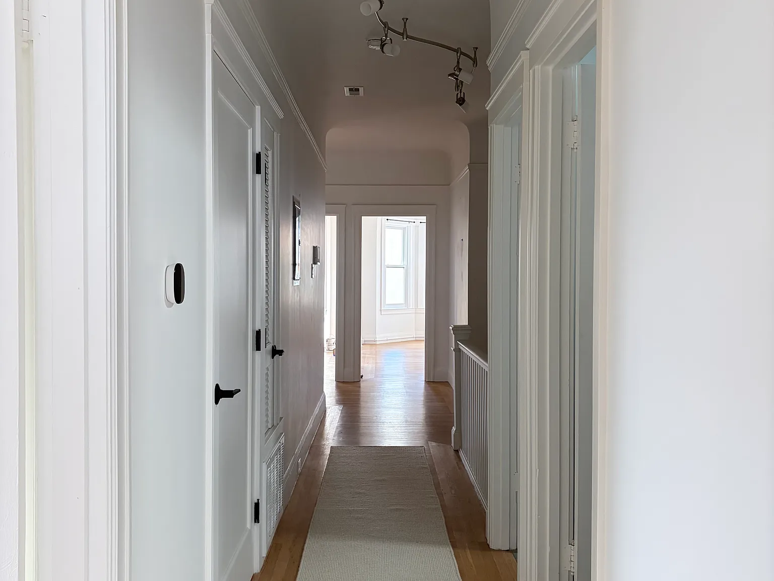 2 bed, 1.5 bath, 1500 sqft, $8,975 — Photo 2