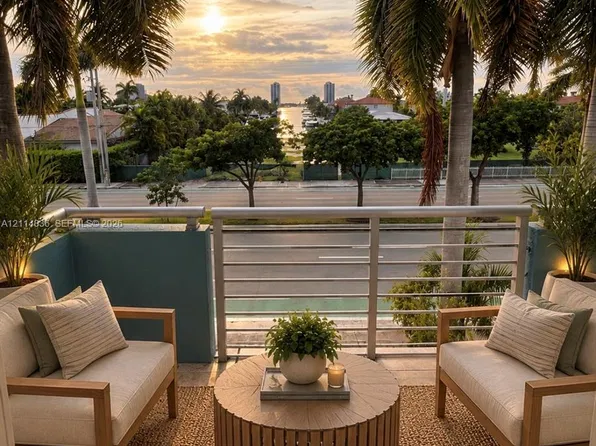16851 NE 35th Ave APT 32, North Miami Beach, FL 33160