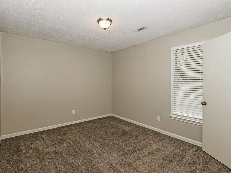 465 Rosehill Dr — Photo 12