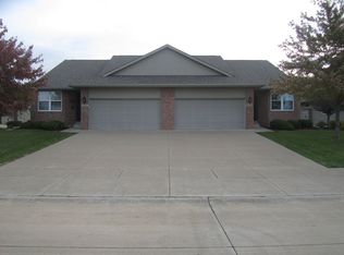 5391 Red Fox Rd, Bettendorf, IA 52722