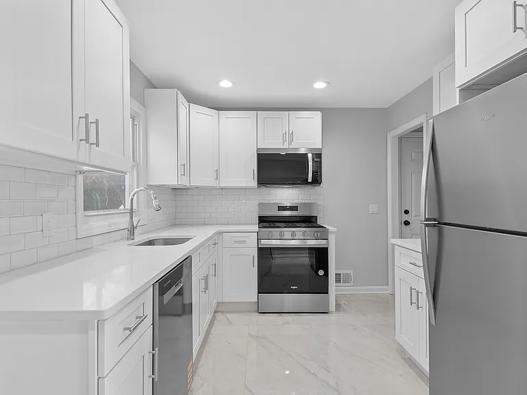 26 Kipling Ave — Photo 3