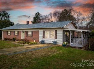 2559 Sweetbriar Cir, Lenoir, NC 28645