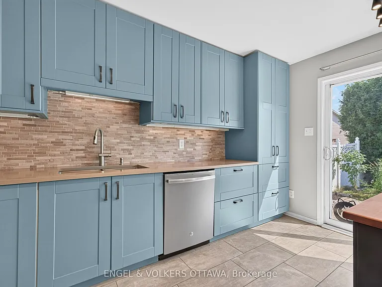 2123 Esprit Dr — Photo 24