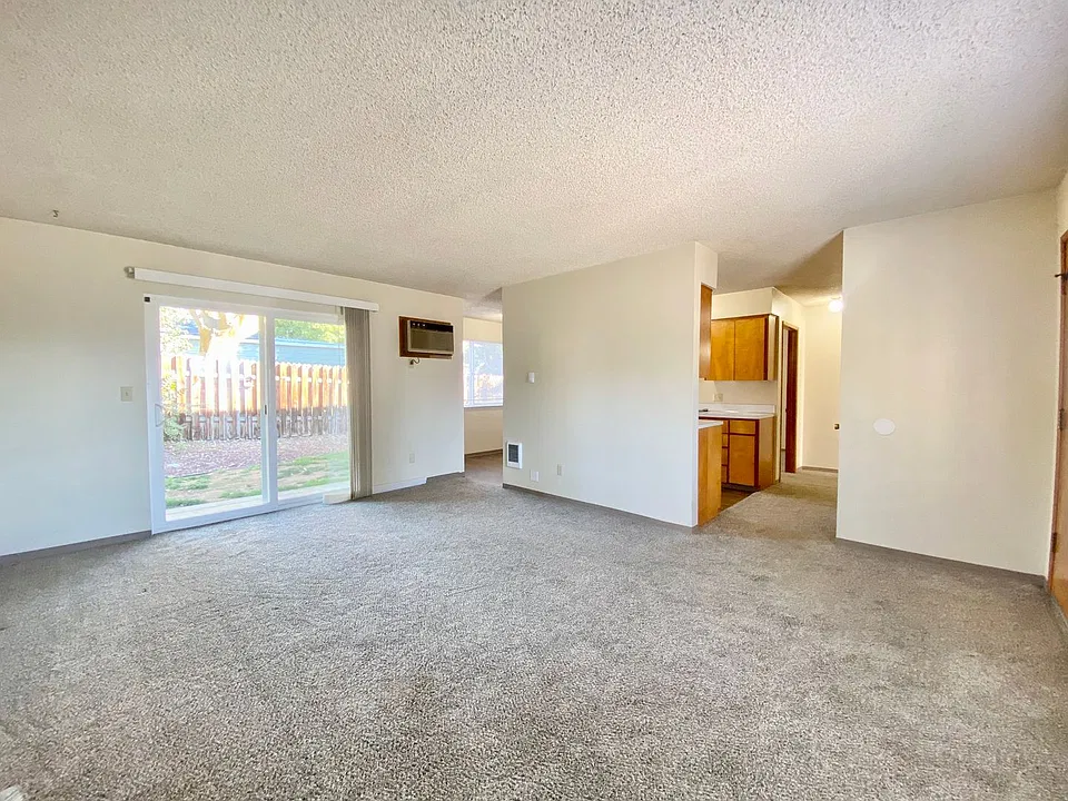 4507 Hillcrest Dr